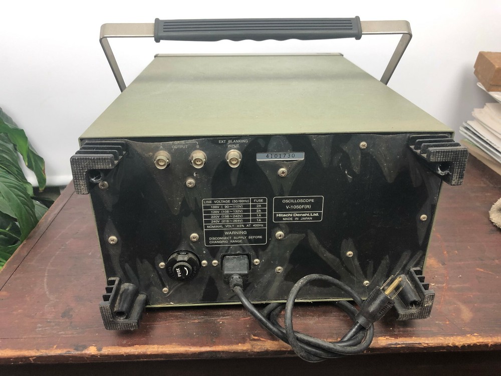 HITACHI Model V-1050F Oscilloscope 100 MHz