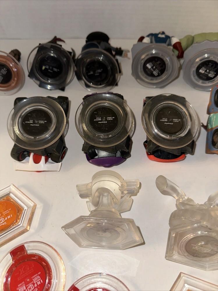 DISNEY INFINITY 12 Discs Power Disc Lot & 11 Figures