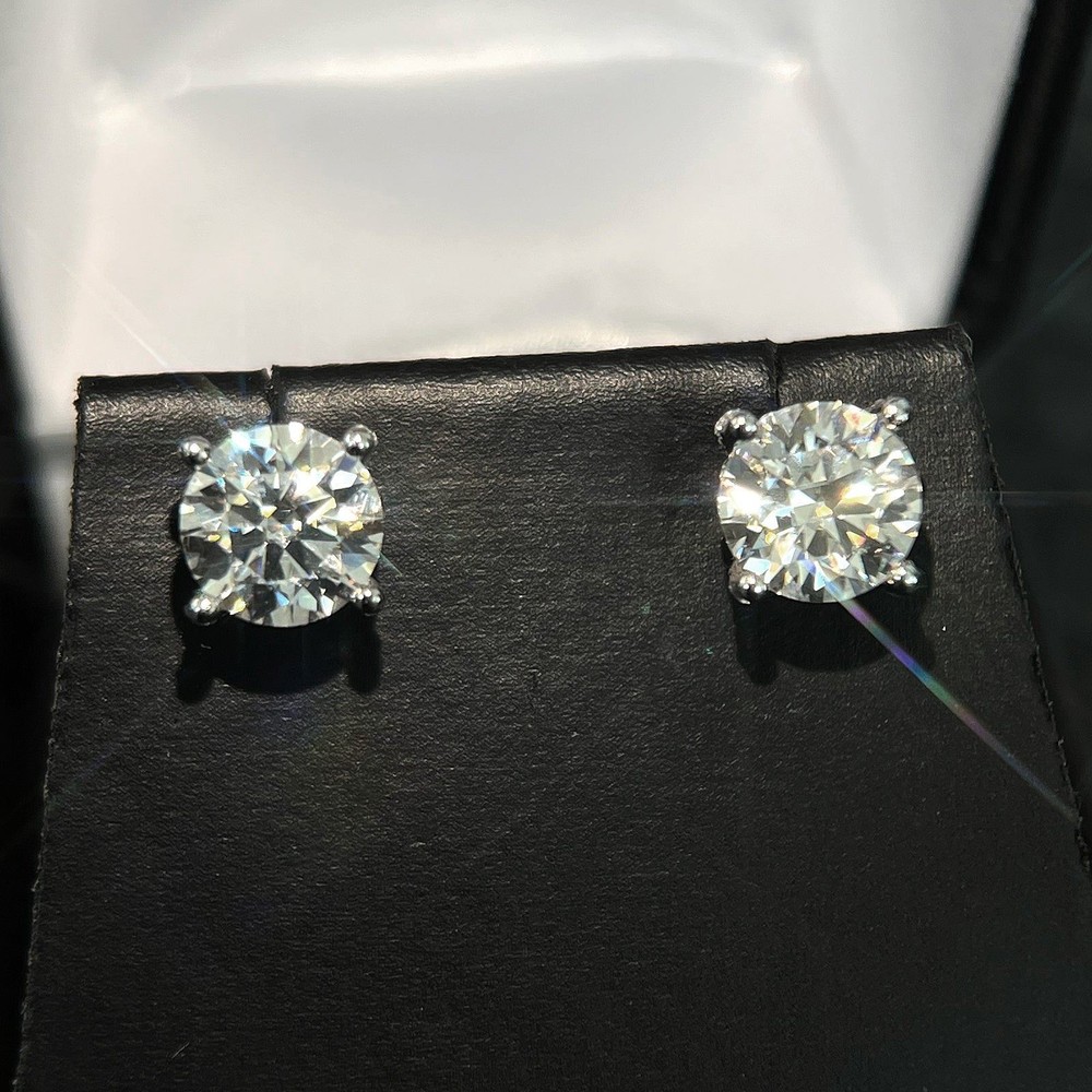 Luxury Edition VVS1 Certified Moissanite Stud Earrings 925 Silver