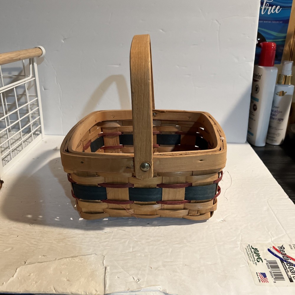 Small Berry Basket With Handle Pre Owned Good Condition