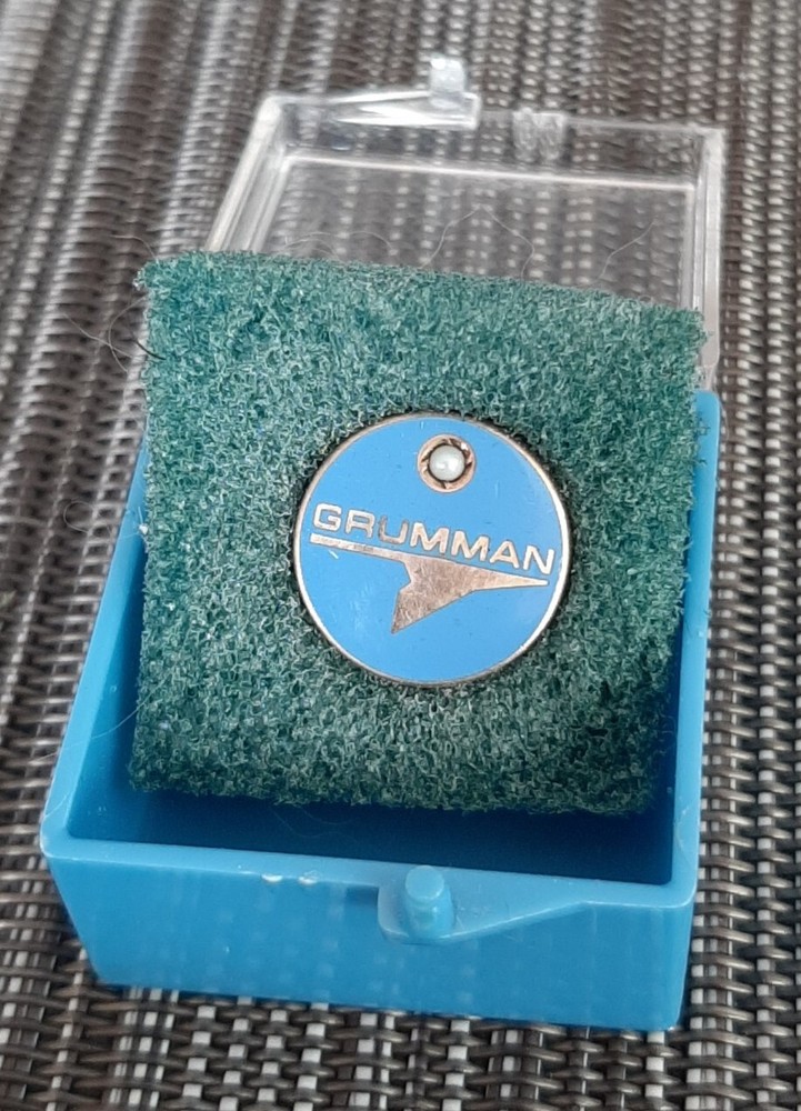 Vintage Grumman Service Pin With Pearl