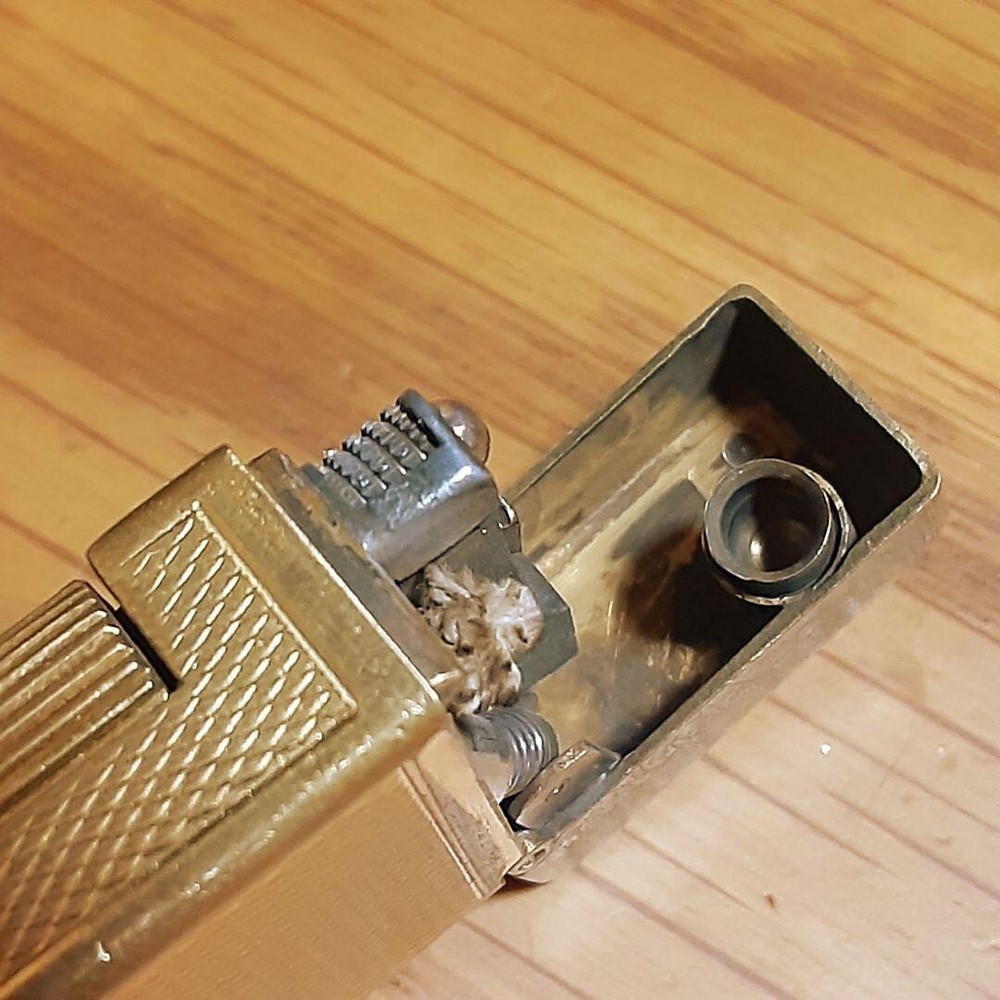Working Dunhill oil lighter gold without box
