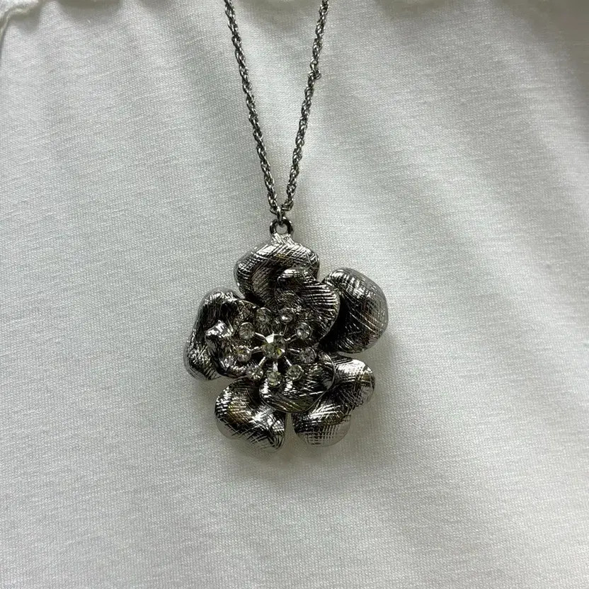 Vintage Silver Flower Necklace