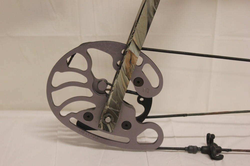 Bowtech Tomkat RH Compound Bow 70 LBS Camo