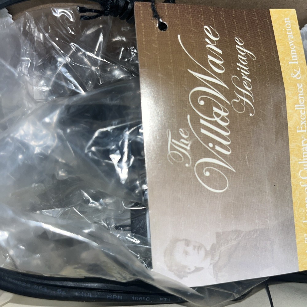 VillaWare Uno Heart Shape Round Waffler Model #2003 Waffle Maker