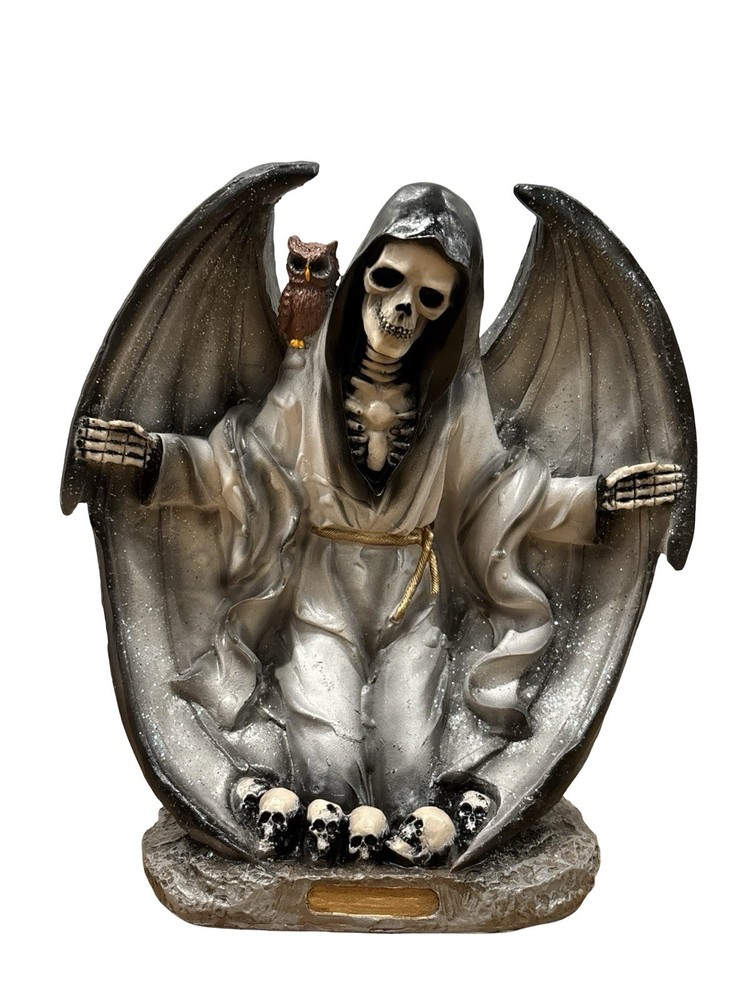 Santa Muerte Hincada- Curada - Plata-Sombreada