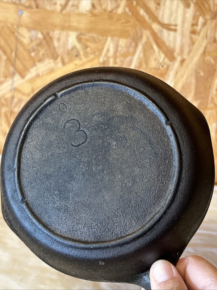 Unbranded Cast Iron No. 3 Skillet 7k