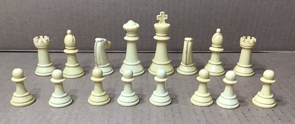 Vintage 1945 E. S, Lowe Co. Tournament Chessmen Staunton Pattern Set & Rules