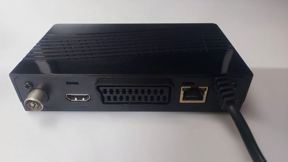 Fenner Digital Terrestrial Decoder With Remote Control