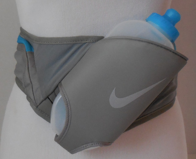 Nike Large flash belt 20oz Unisex Dust/Blue Force/Silver Size OSFM