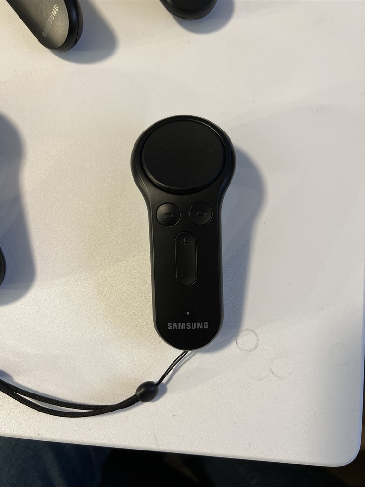 Samsung ET-YO324BBEGUS Gear VR Controller - Black