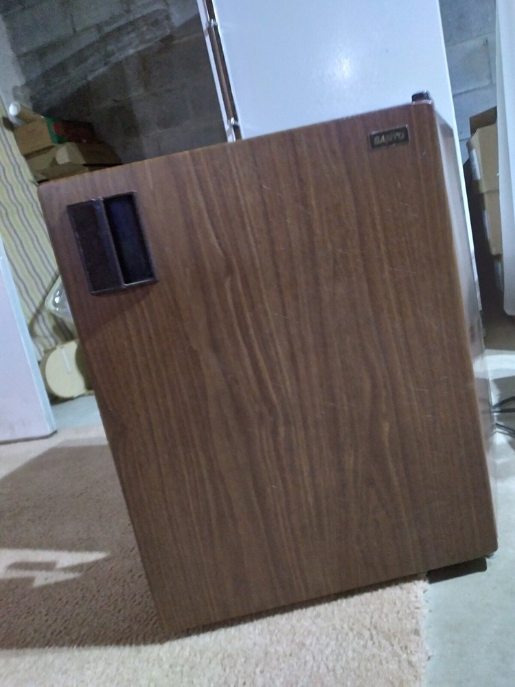 Sanyo Collge size refrigerator