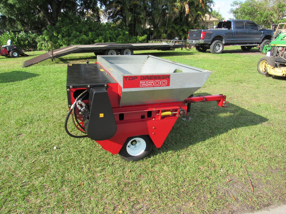 2017 Toro 2500 Top Dresser Self Contained Sand Spreader Pull Type Model #44507