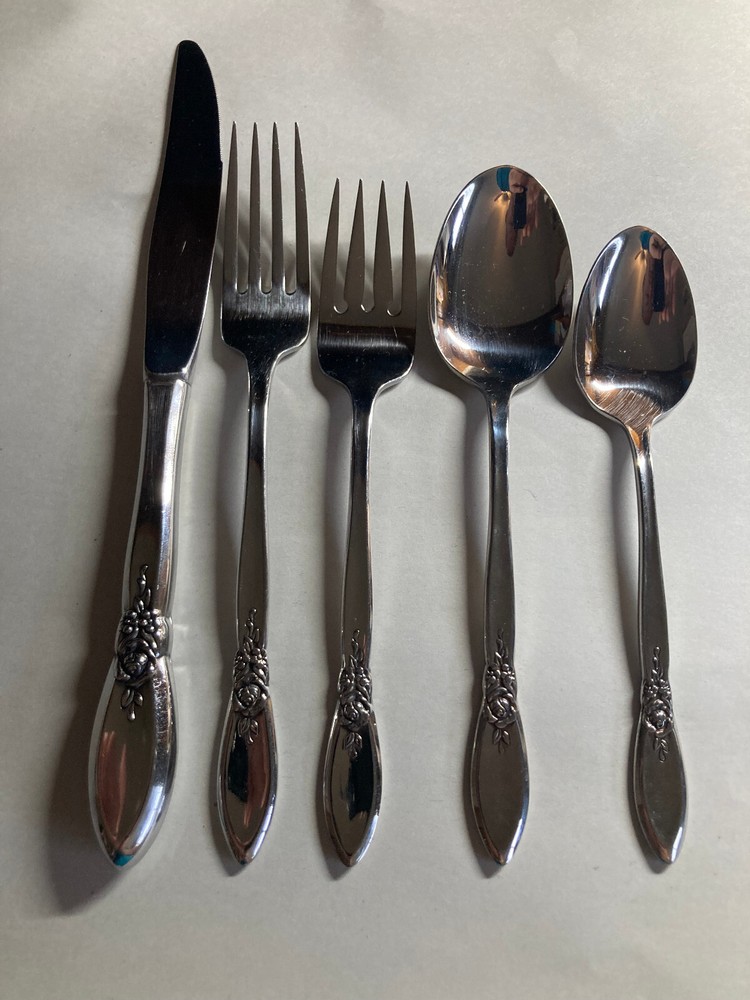 Oneida Community Spring Rose - 5 Piece Place Setting