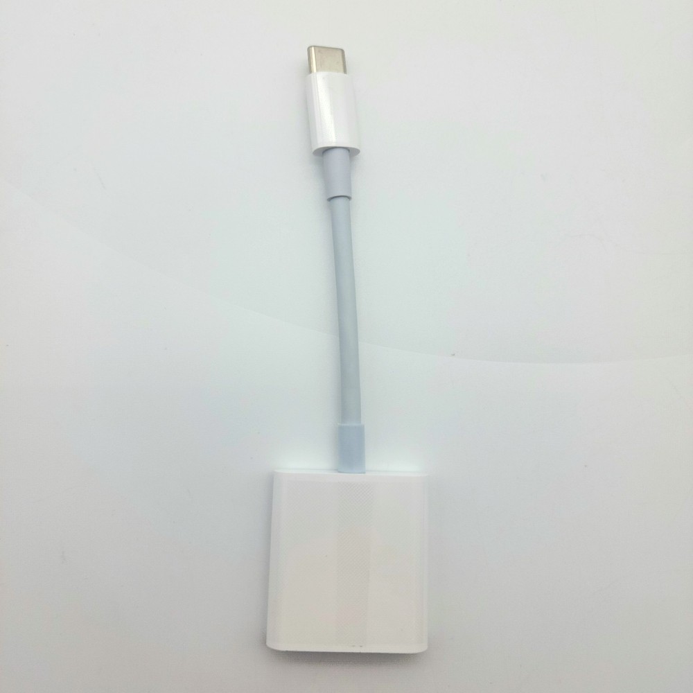 USB-C to SD Card Camera Reader for Apple or Samsung