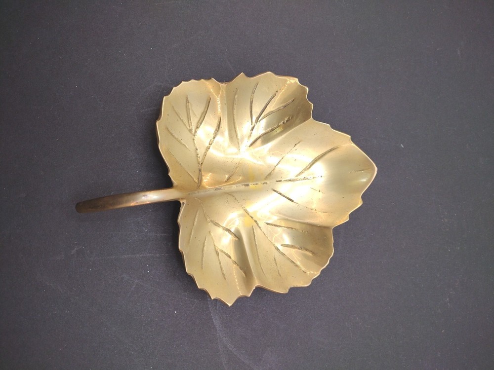 Vtg 97Handcrafted Solid Brass LEAF Serving Dish Made in India in original Box!