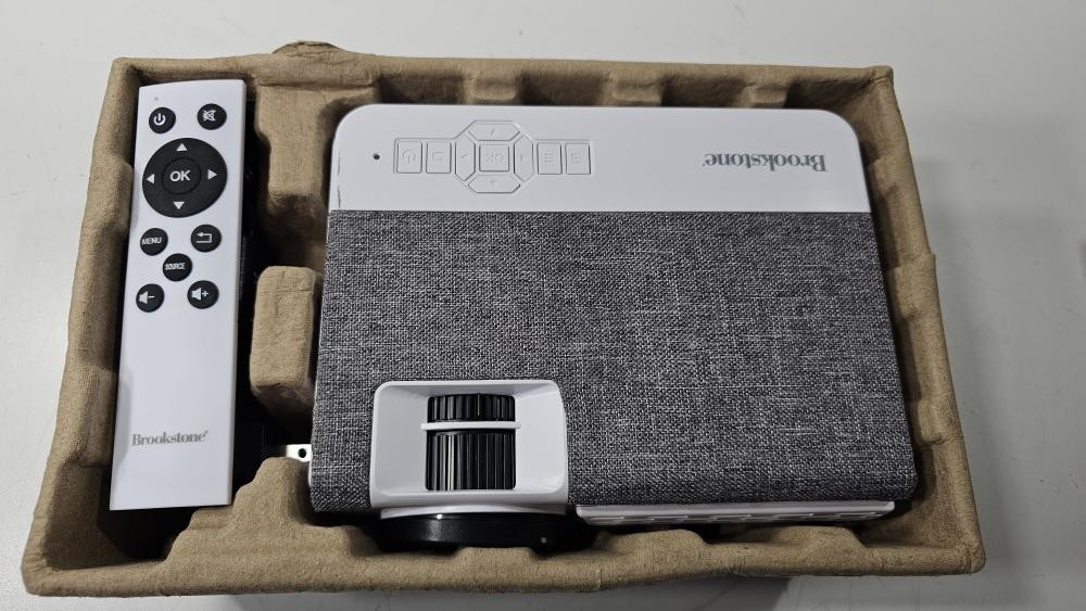 BROOKSTONE MINI PROJECTOR 801143 (P13016983)