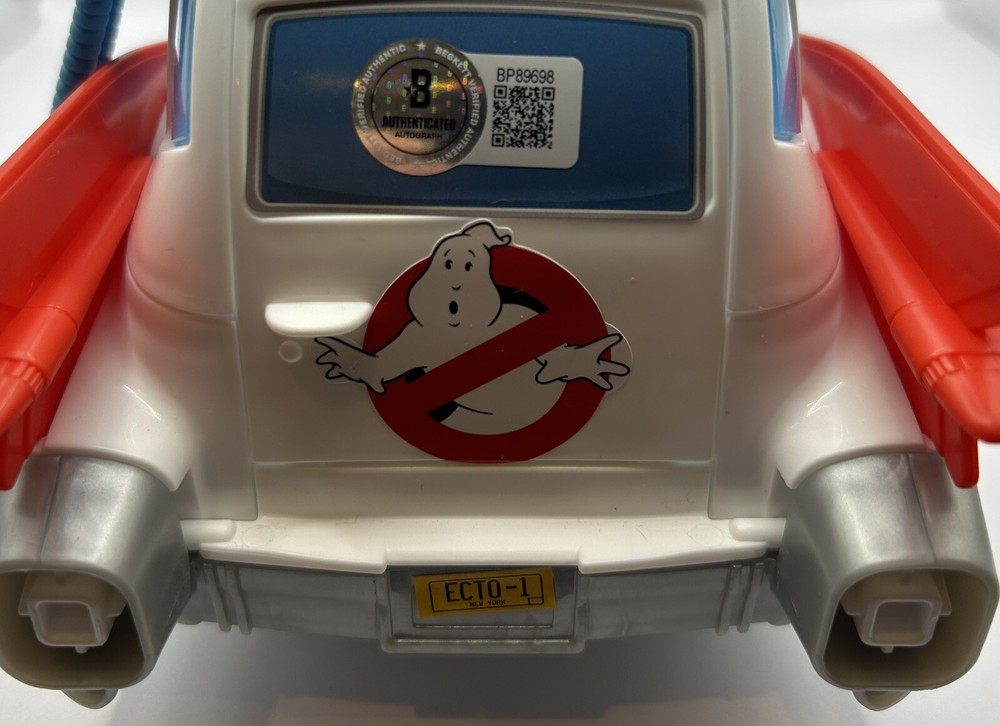 KATE MCKINNON SIGNED GHOSTBUSTERS ECTOMOBILE - BECKETT COA!
