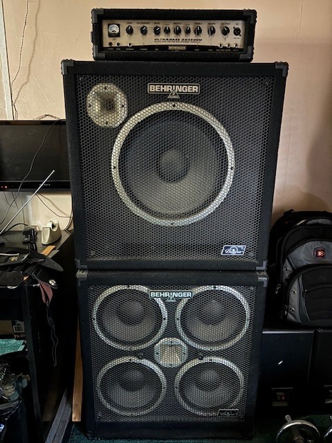 behringer bass amplifier
