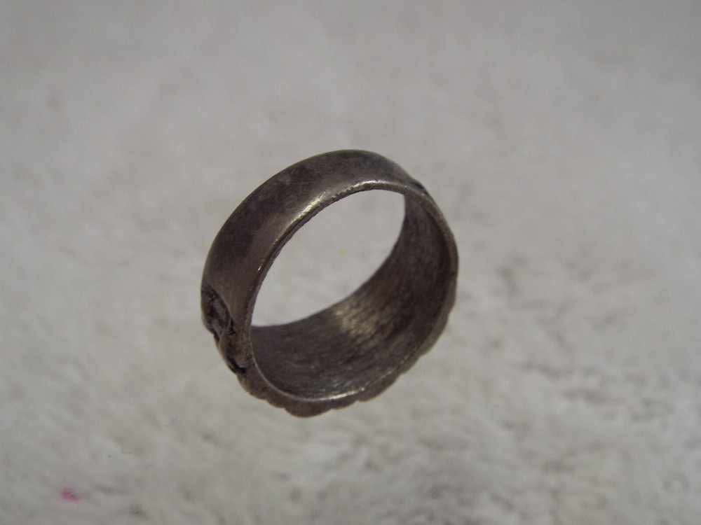 Silvertone Basketweave Band Ring ~ Size 7.5 (D18)