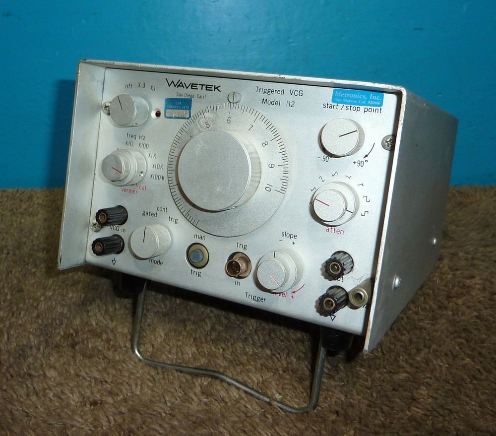 Wavetek Triggered Voltage Control Generator VCG Model 112