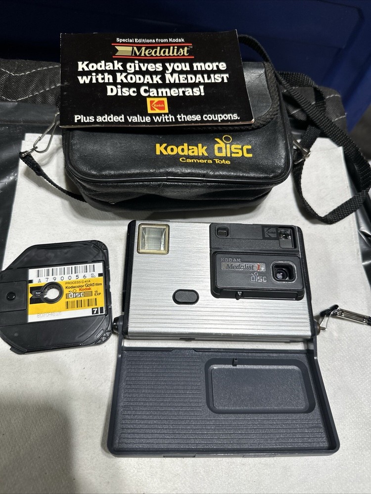 Several Vintage Cameras And Flash Bulbs, Read Full Description