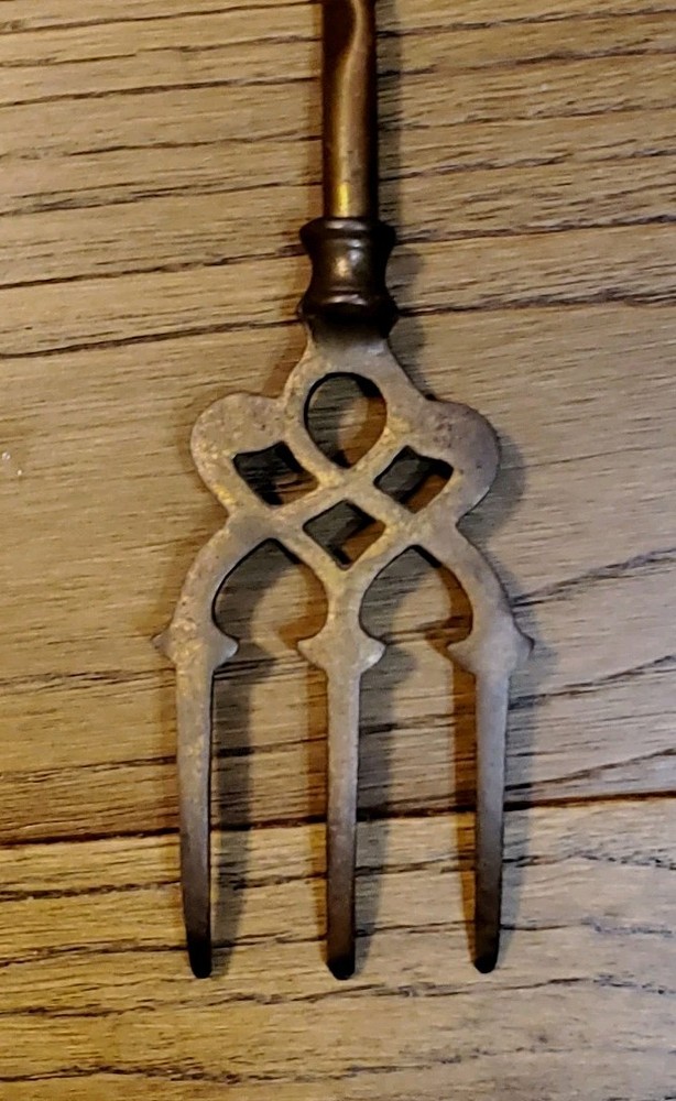 English Brass Toasting Fork - Maiden 735975