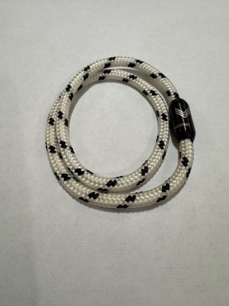 VERTIG PARACORD BRACELET MAGNETIC WHITE BLACK