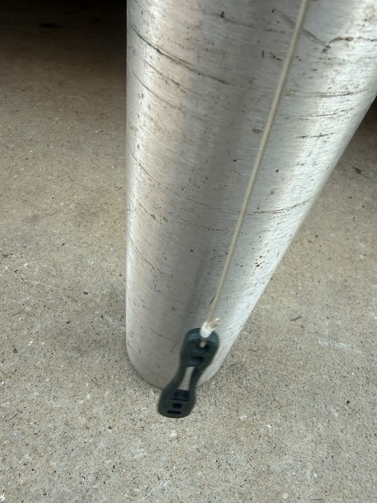 Praxair Empty Oxygen Tank With Regulator Car Size E