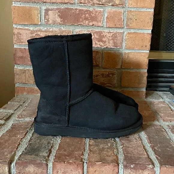 UGG Classic Short Black Boots, Size 5