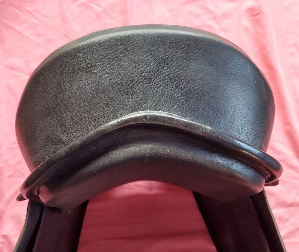 Ansur Classic Treeless Saddle Black Leather 17"