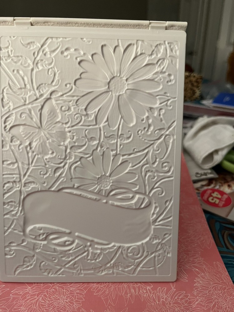 Spellbinders Embossing FoldersDelightful Daisies