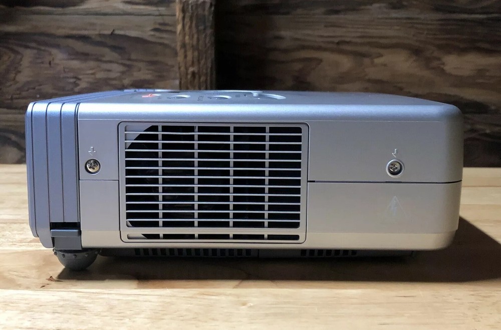 Sanyo PLC-XU48 Pro XtraX Multiverse Projector