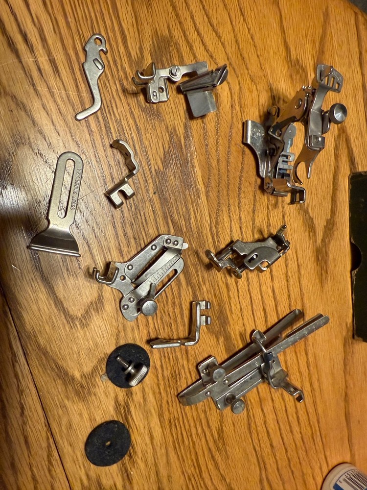 Antique 1938 Singer Sewing Machine/Accessories