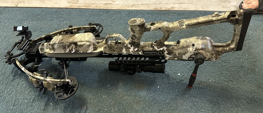 TenPoint Viper S400 Crossbow w/scope camo
