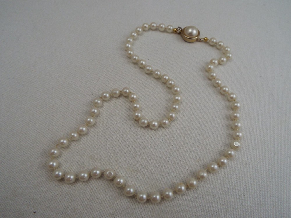 Glass Pearl Bead Necklace (B46)