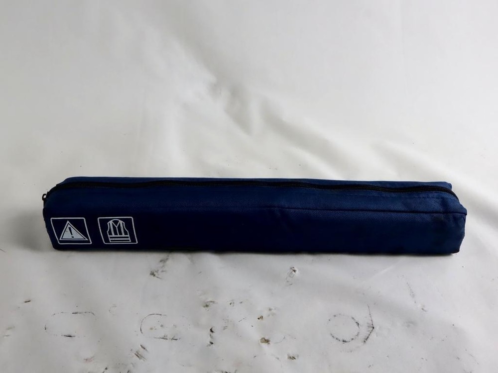 VOLKSWAGEN GOLF 7 EMERGENCY TRIANGLE AND REFLECTIVE JACKET EMERGENCY