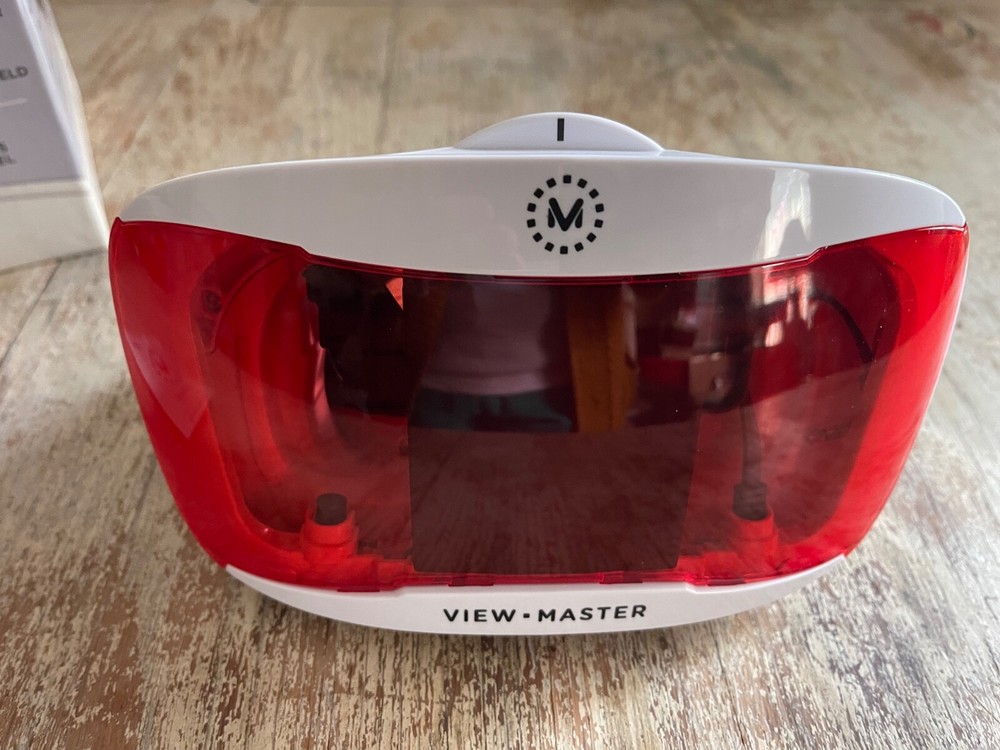 Mattel View Master Deluxe Virtual Reality VR Smartphone Viewer DTH61 Starter Set
