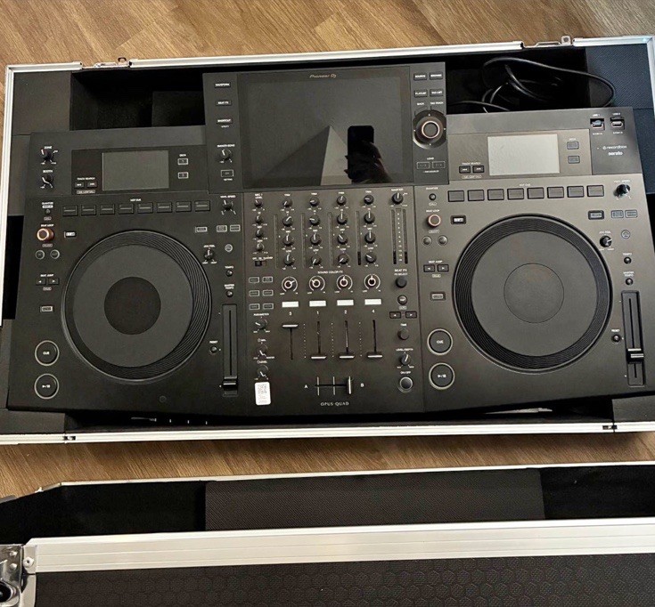 Pioneer DJ OPUS-QUAD Quad Deck Controller with Flight Case, Black