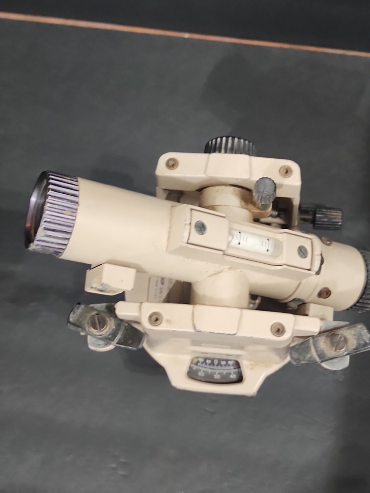 David White LT8-300P Universal Level-Transit, with Optical Plummet