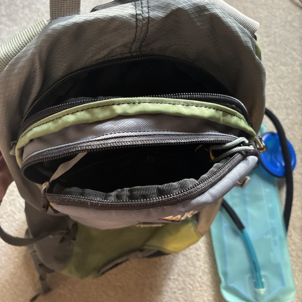 Camelbak Zephyr Gray/Green Hydration Backpack With Bladder