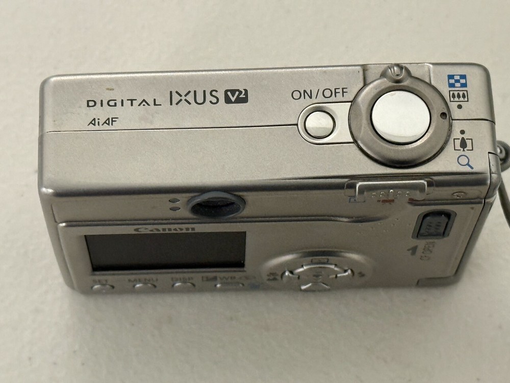 Canon IXUS V2 Digital Compact Camera 2MP Vintage Point Shoot