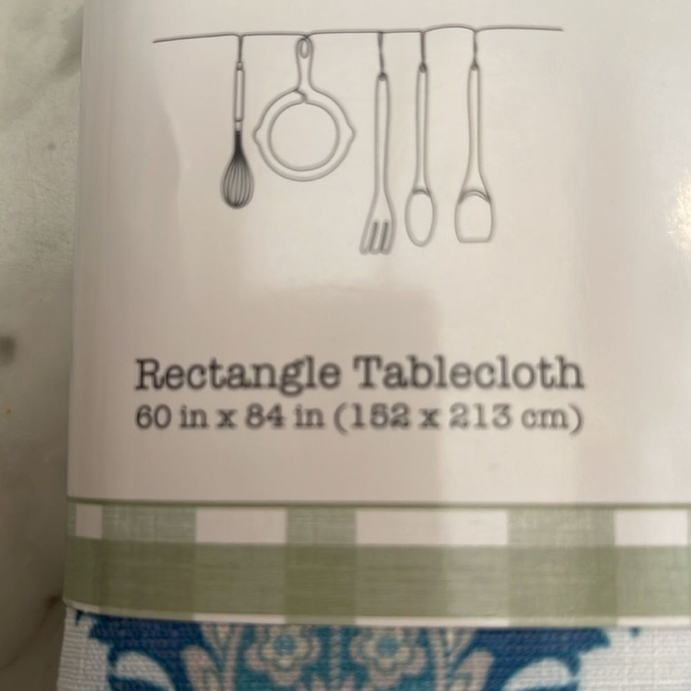 Lintex 60x 84 in rectangle tablecloth for 6-8 seats