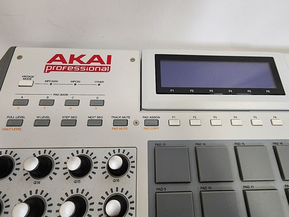 AKAI MPC Renaissance Sequencer Sampler MIDI