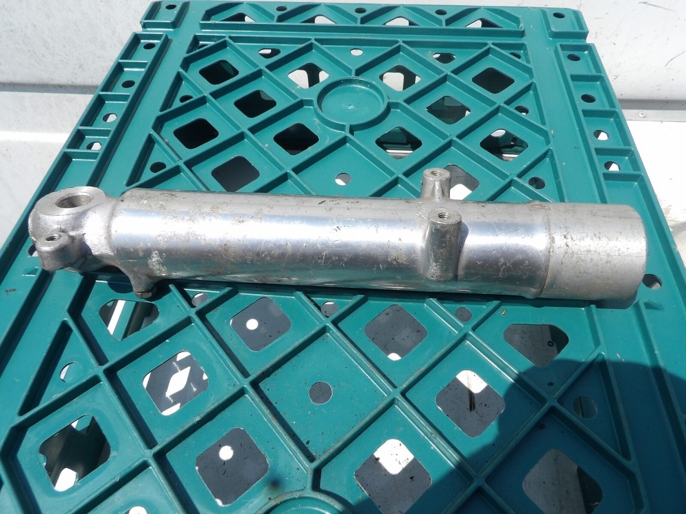 honda cd 175 r/h fork bottom