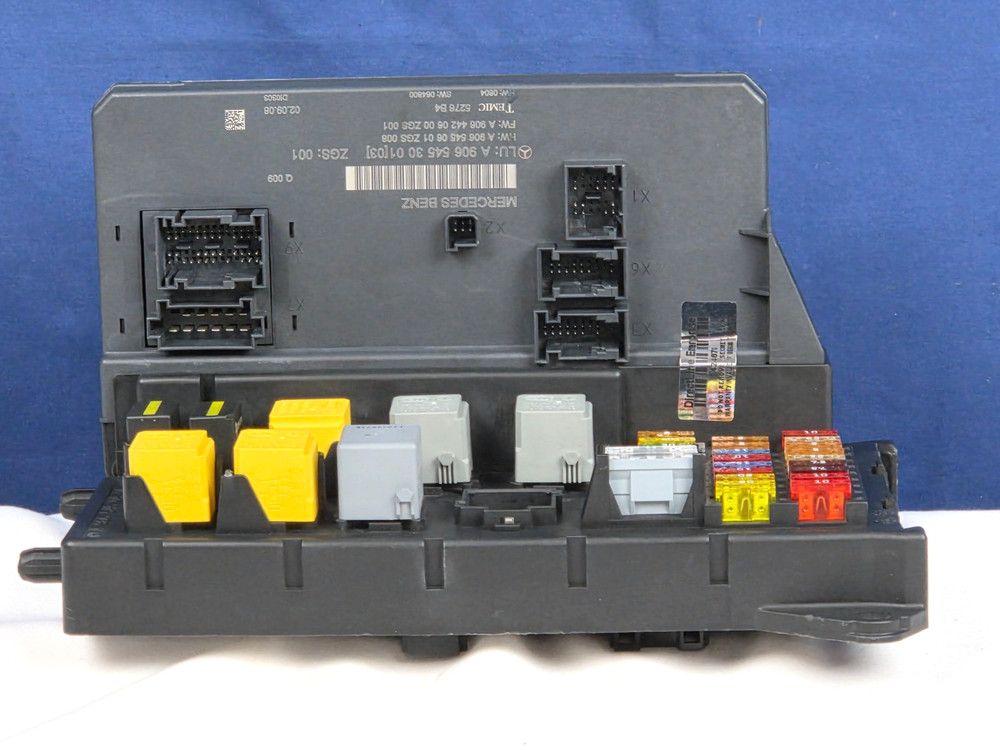 2007 - 2009 Mercedes Dodge Sprinter SAM Control Module Fuse Box A9065453001