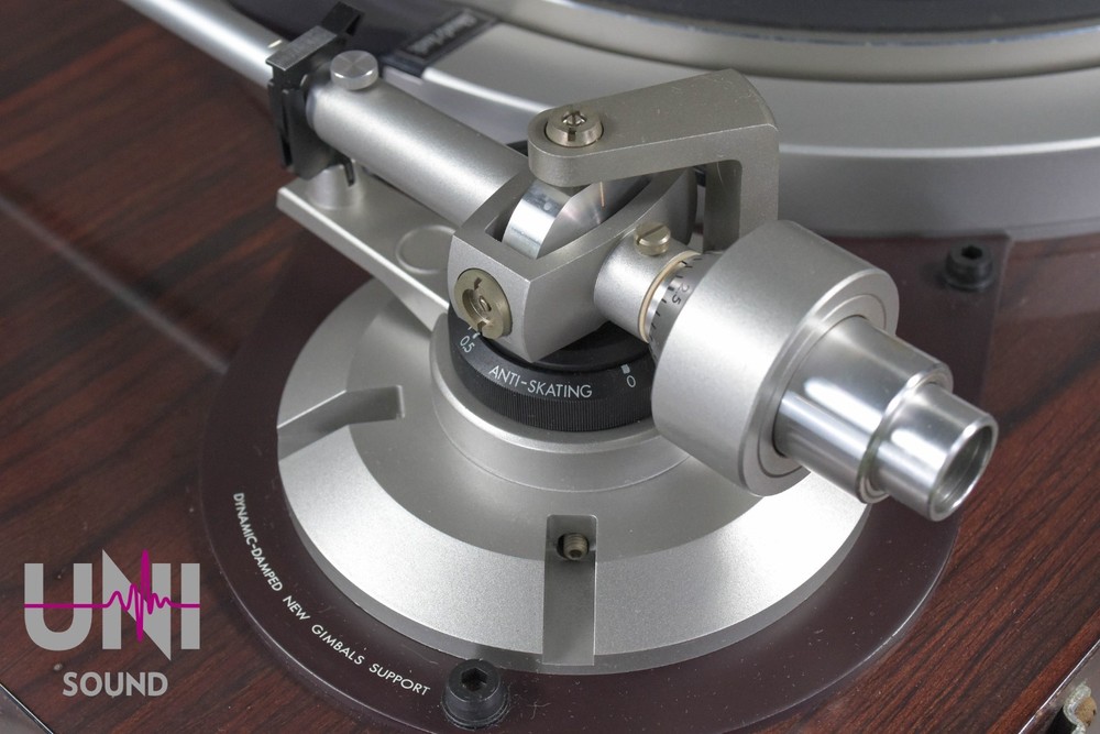 Victor QL-A95 Direct Drive Turntable in Good Condition.