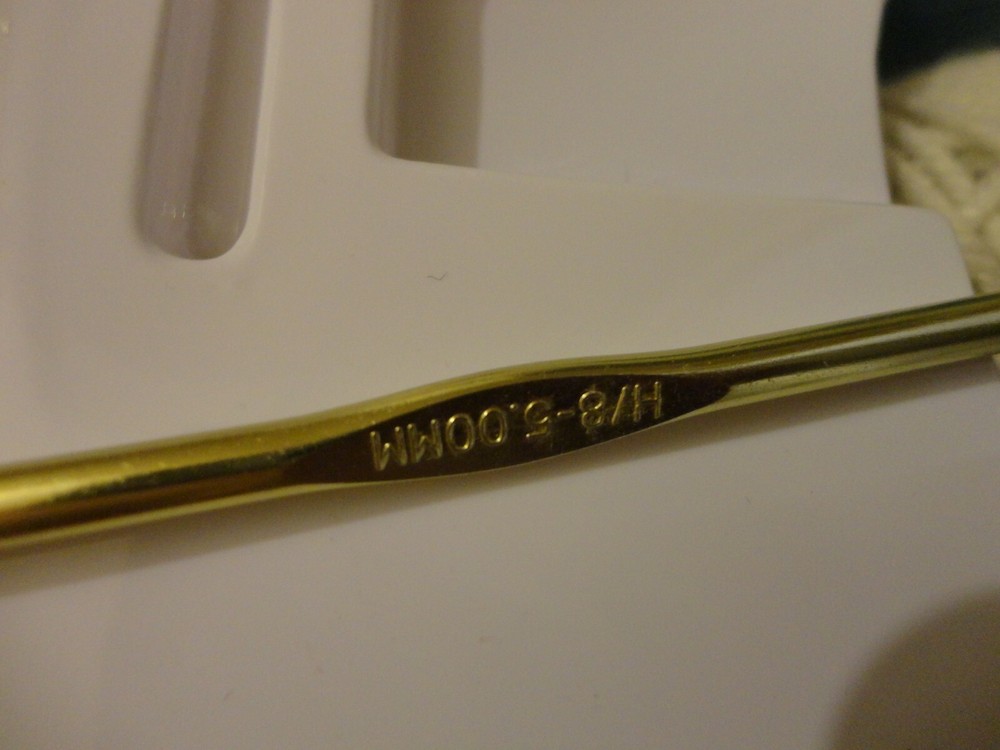 MUD PUDDLE Powering Creativity Craft Crochet Book & Kit Projects for Everyone