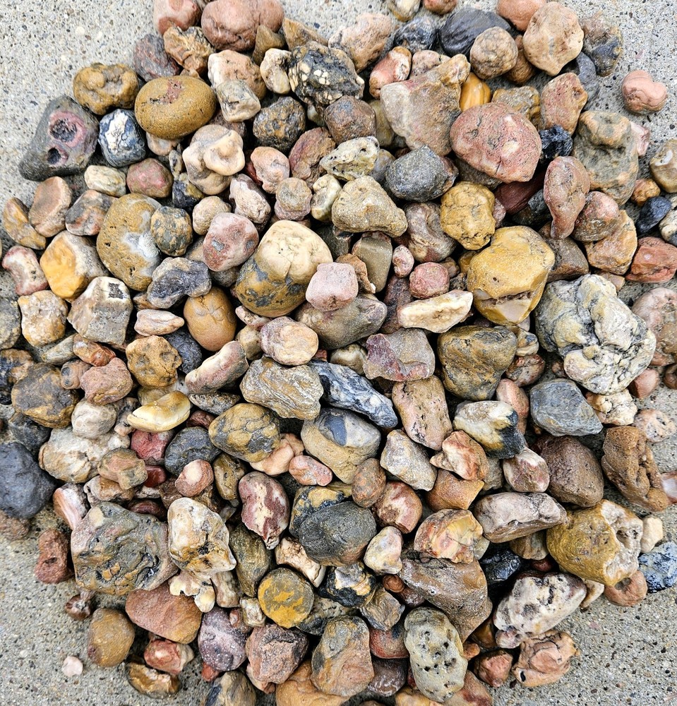 Bubblegum Agate Rough (as found). Rarely offered. 2 lb. lot. Random pull.