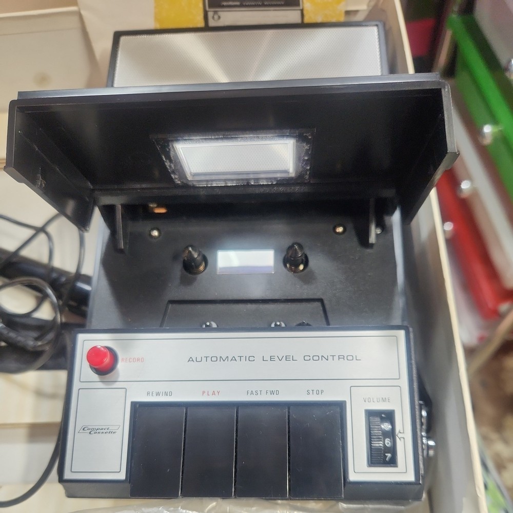 REALTONE CASSETTE RECORDER MODEL 7610 SOLID STATE VINTAGE IN ORIGINAL BOX
